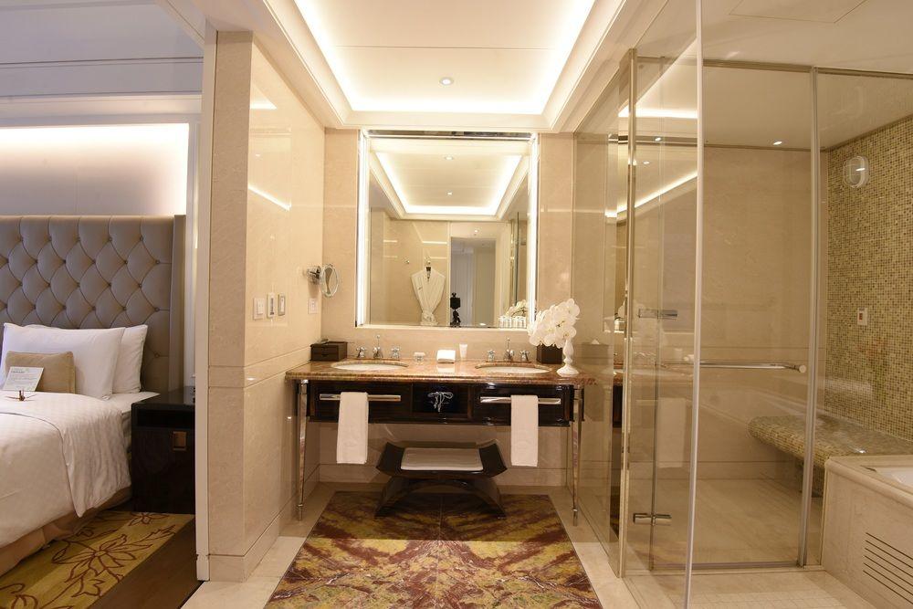 The Okura Prestige Taipei Hotel Exterior photo Bathroom